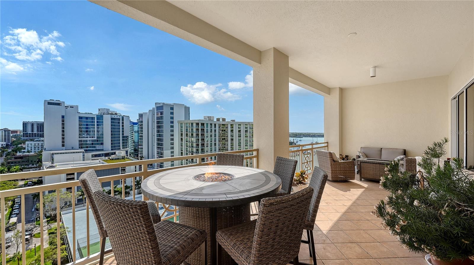 Image 14 of 40 For 35 Watergate Drive 1506