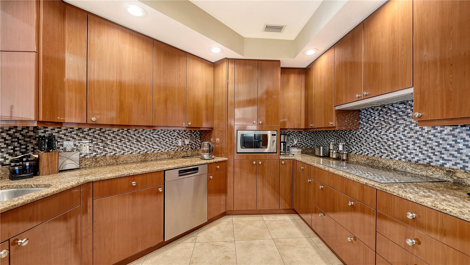 Image 18 of 40 For 35 Watergate Drive 1506