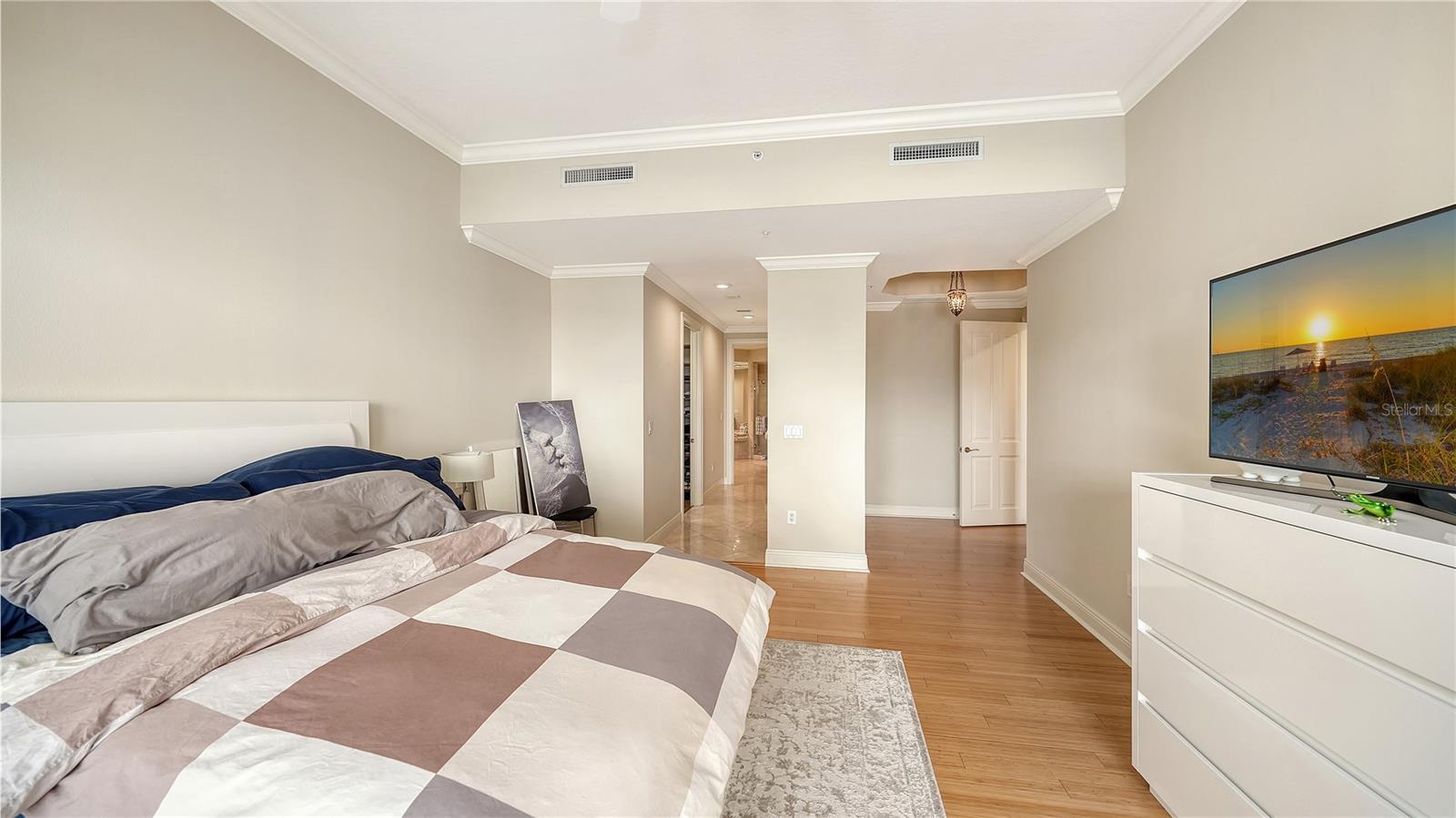 Image 22 of 40 For 35 Watergate Drive 1506