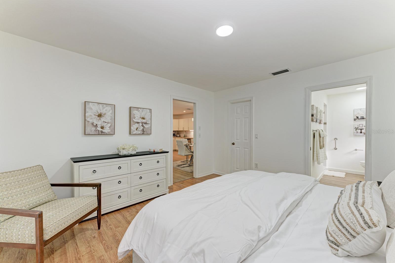 Image 10 of 23 For 3316 Vivienda Boulevard