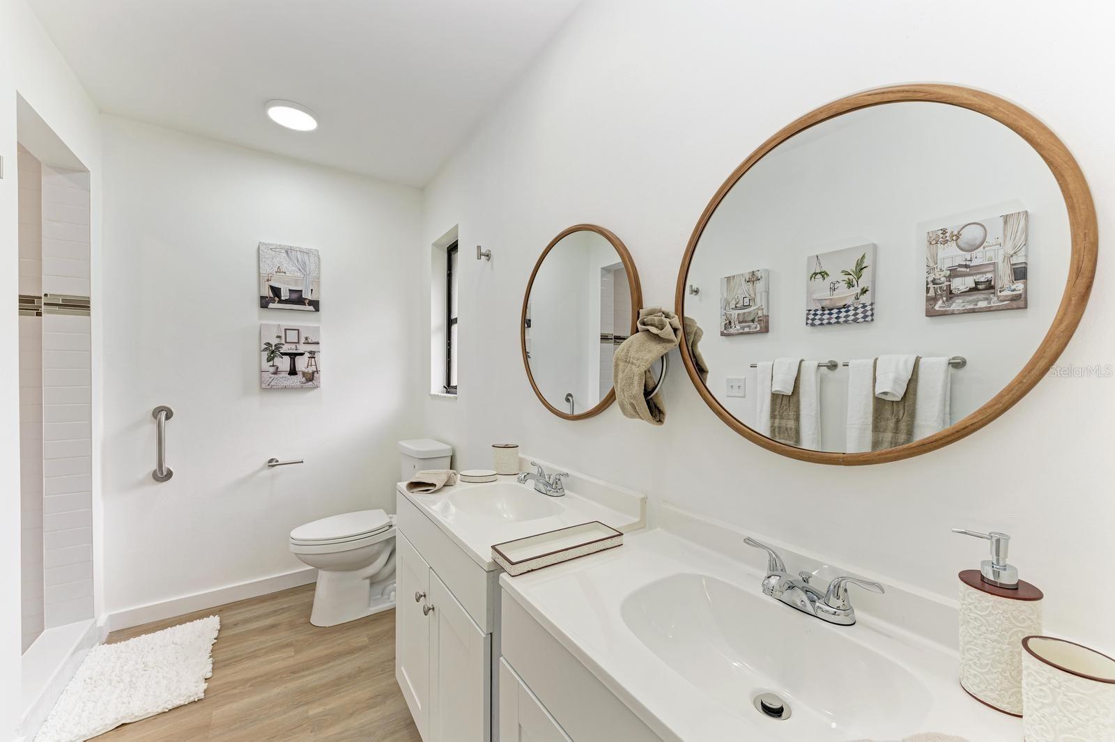 Image 11 of 23 For 3316 Vivienda Boulevard