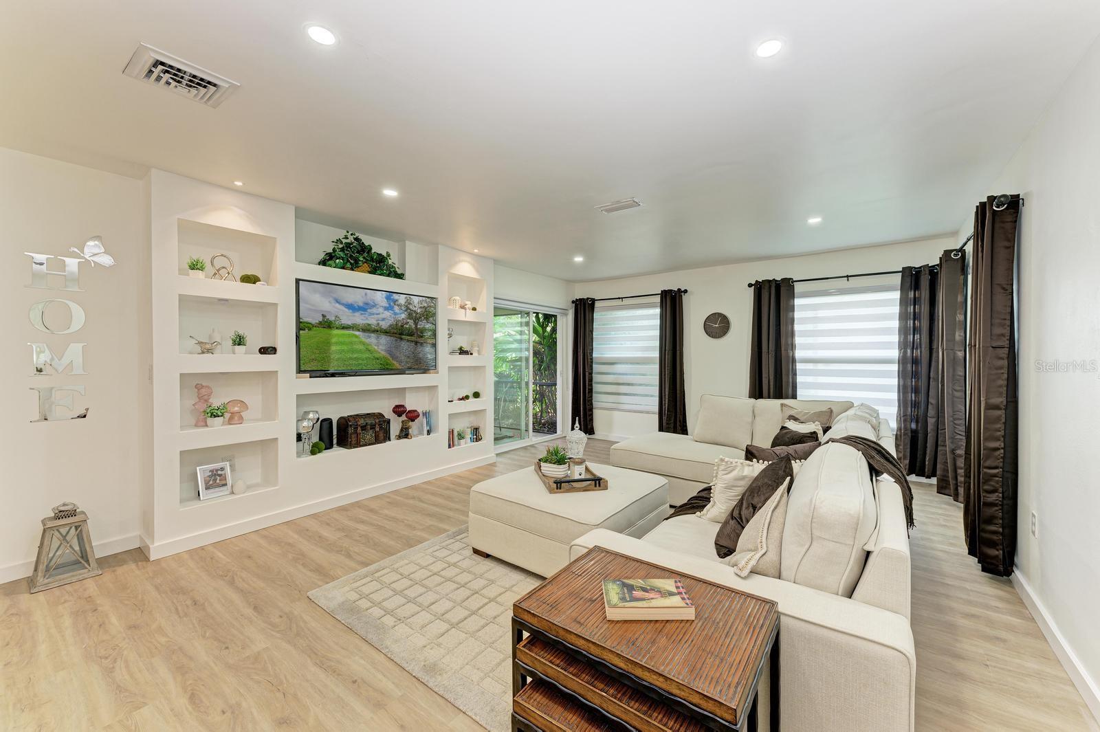 Image 3 of 23 For 3316 Vivienda Boulevard