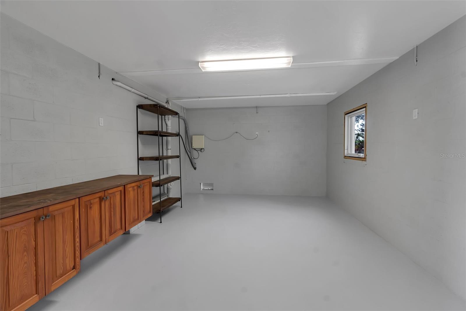 Image 43 of 94 For 105 Shore Road