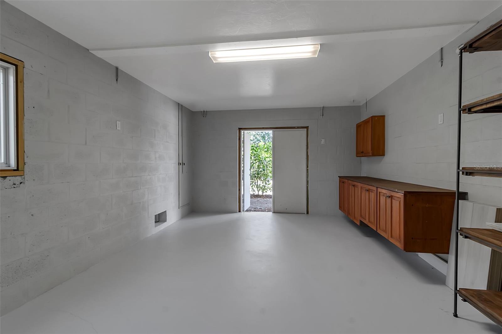 Image 44 of 94 For 105 Shore Road