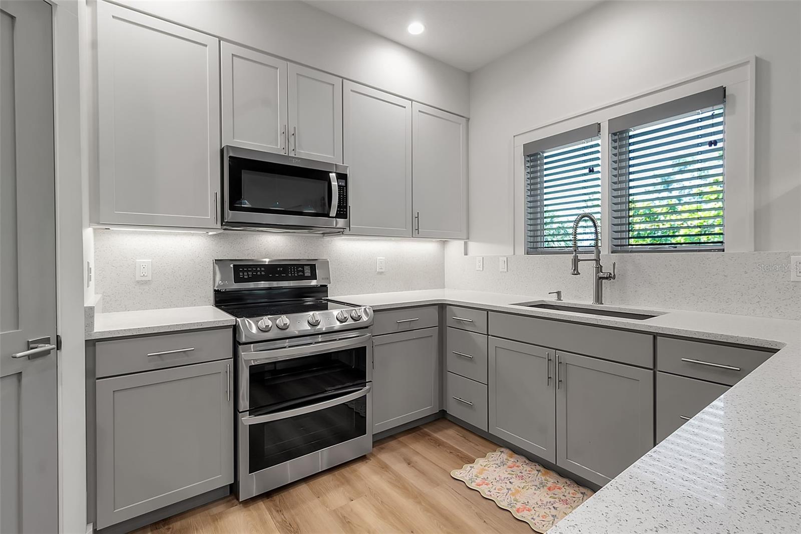 Image 62 of 94 For 105 Shore Road