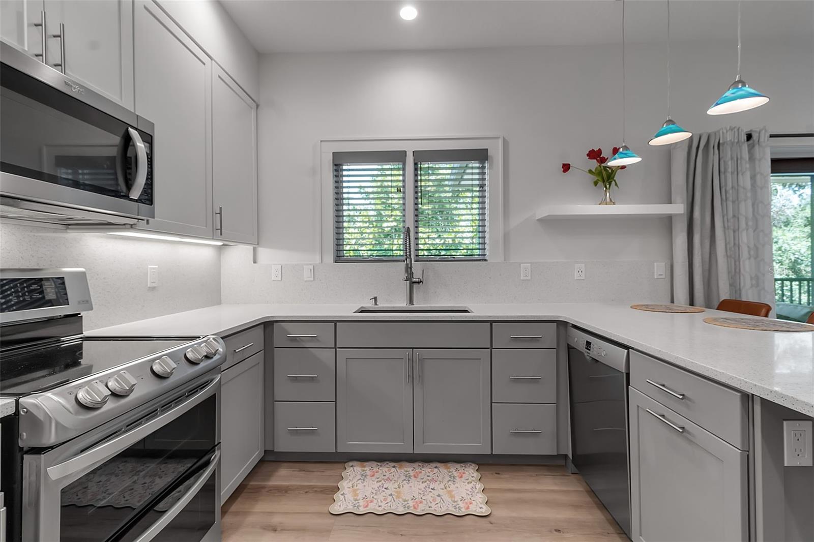 Image 63 of 94 For 105 Shore Road