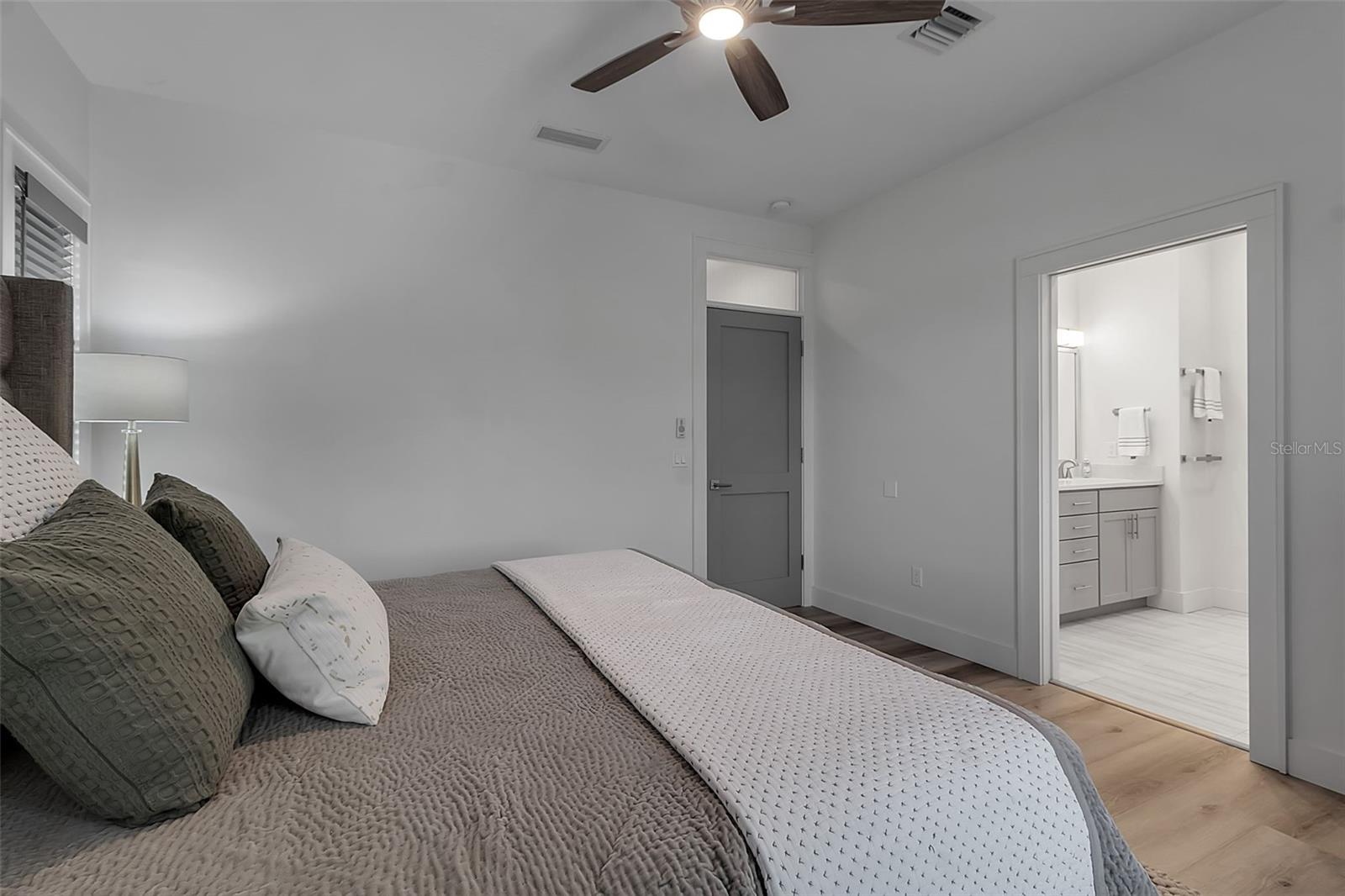 Image 81 of 94 For 105 Shore Road