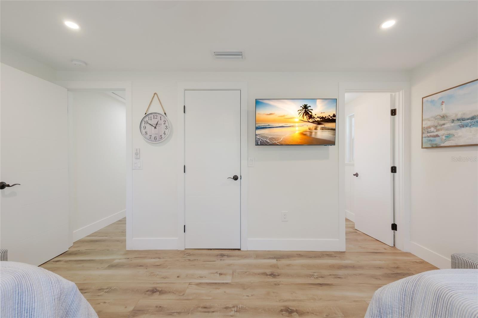 Image 24 of 46 For 517 70th Street