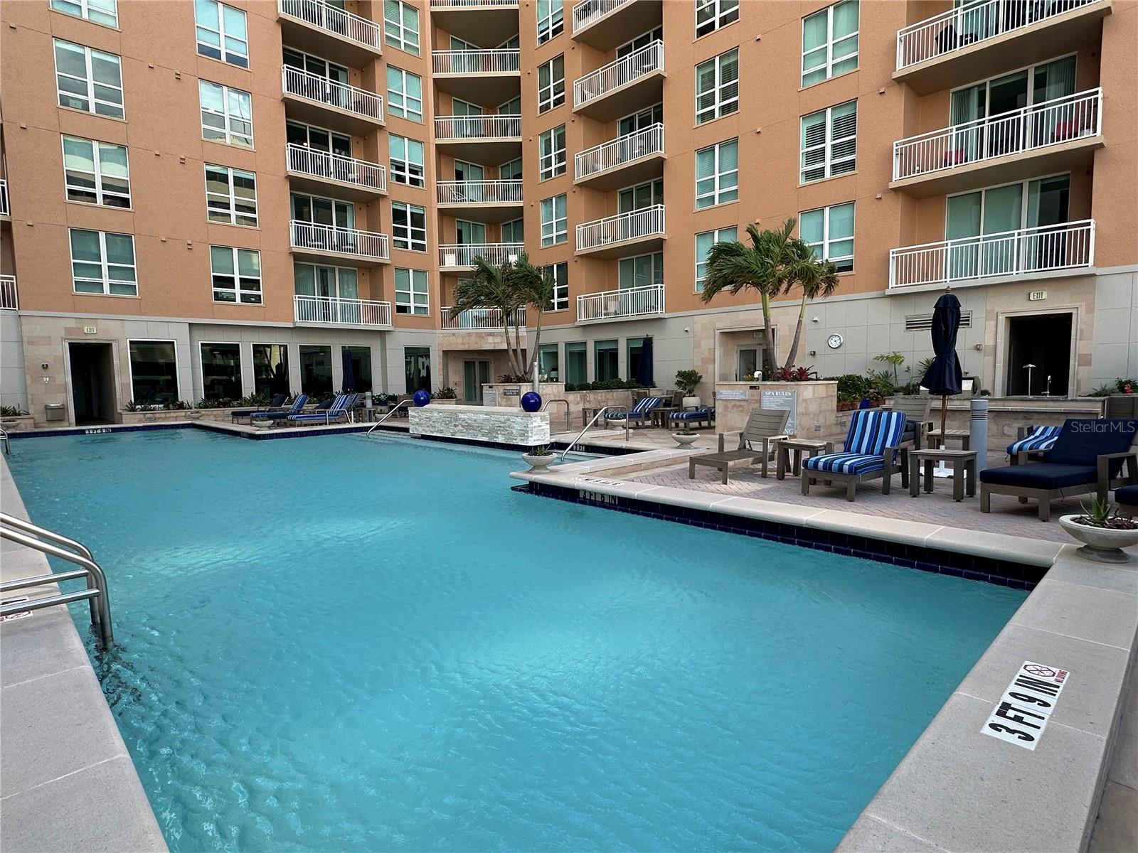 Image 2 of 69 For 1350 Main Street 1401