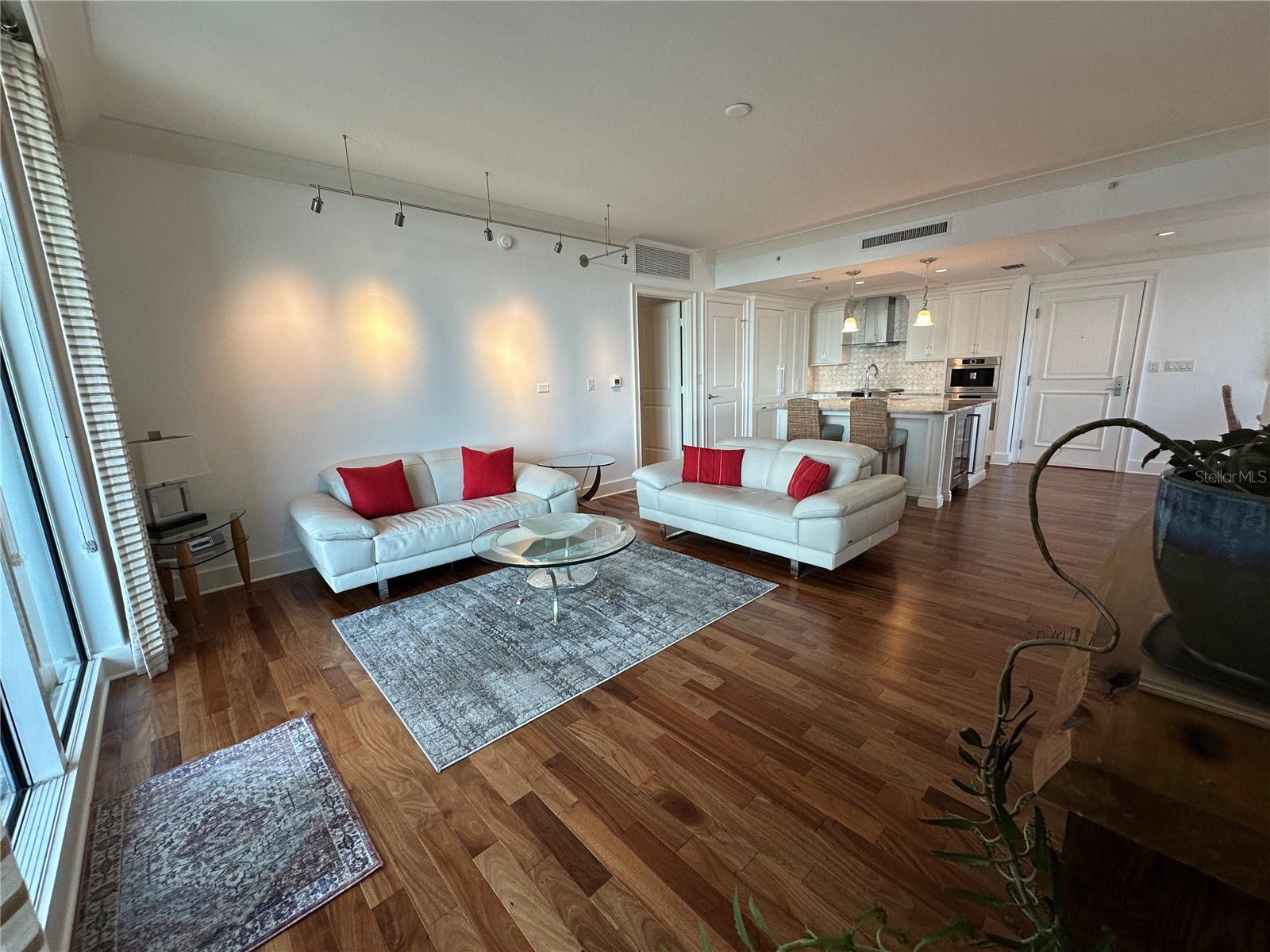 Image 33 of 69 For 1350 Main Street 1401