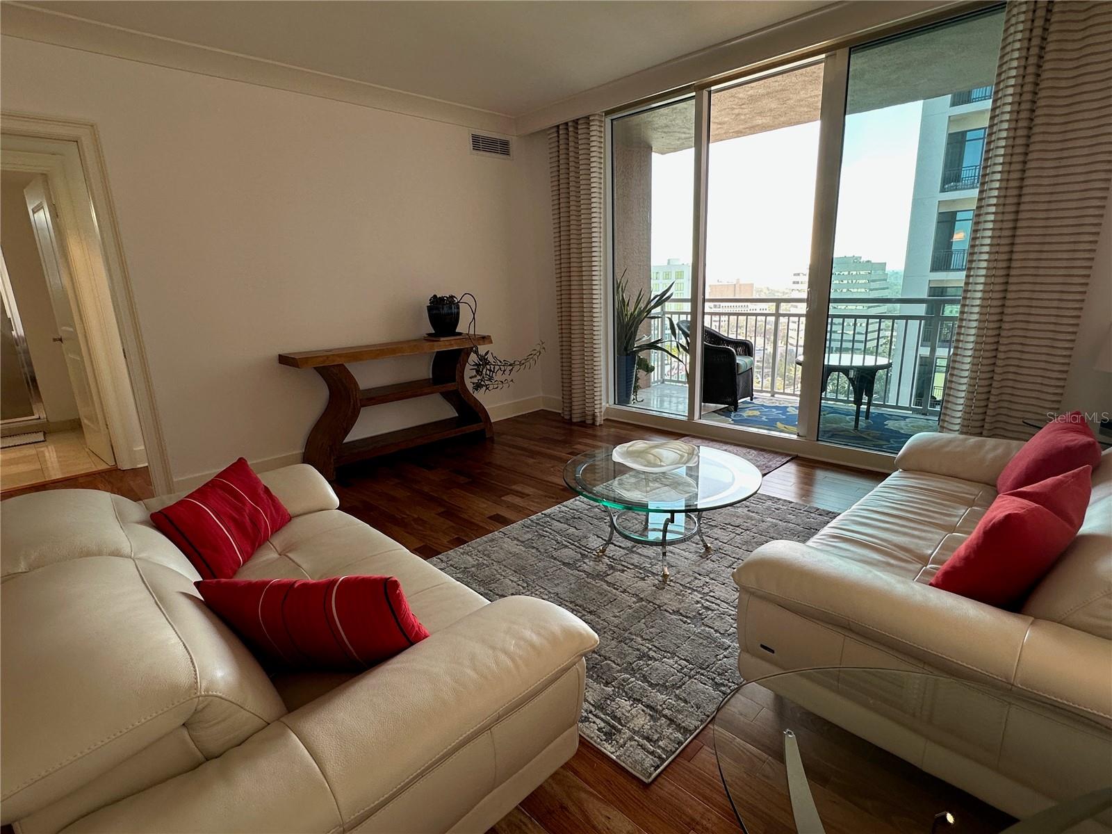 Image 4 of 69 For 1350 Main Street 1401