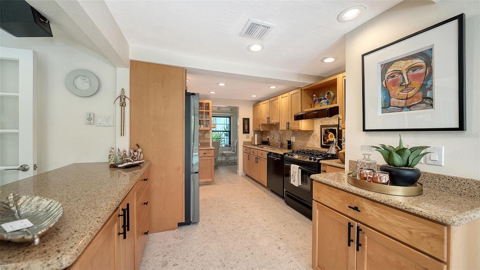 Image 15 of 53 For 1855 Sherwood Street