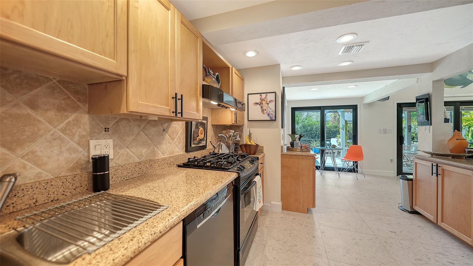 Image 18 of 53 For 1855 Sherwood Street