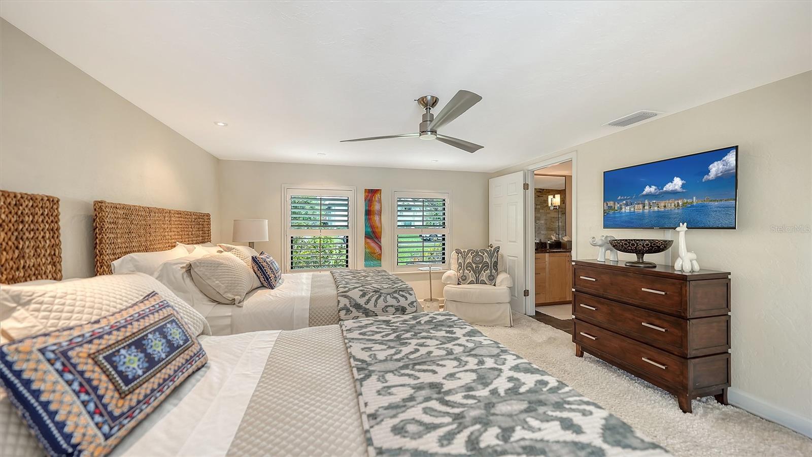 Image 36 of 53 For 1855 Sherwood Street