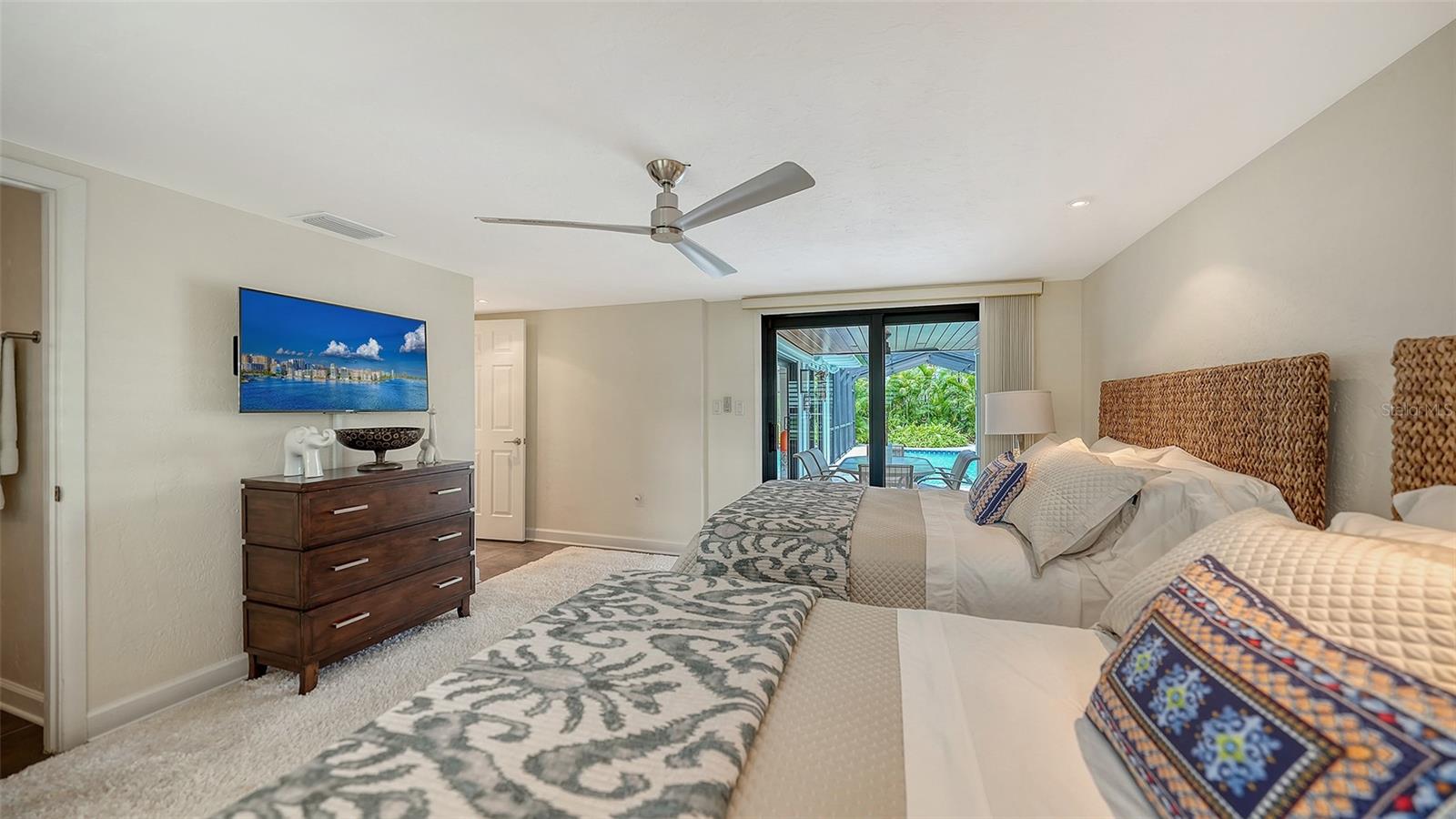 Image 37 of 53 For 1855 Sherwood Street