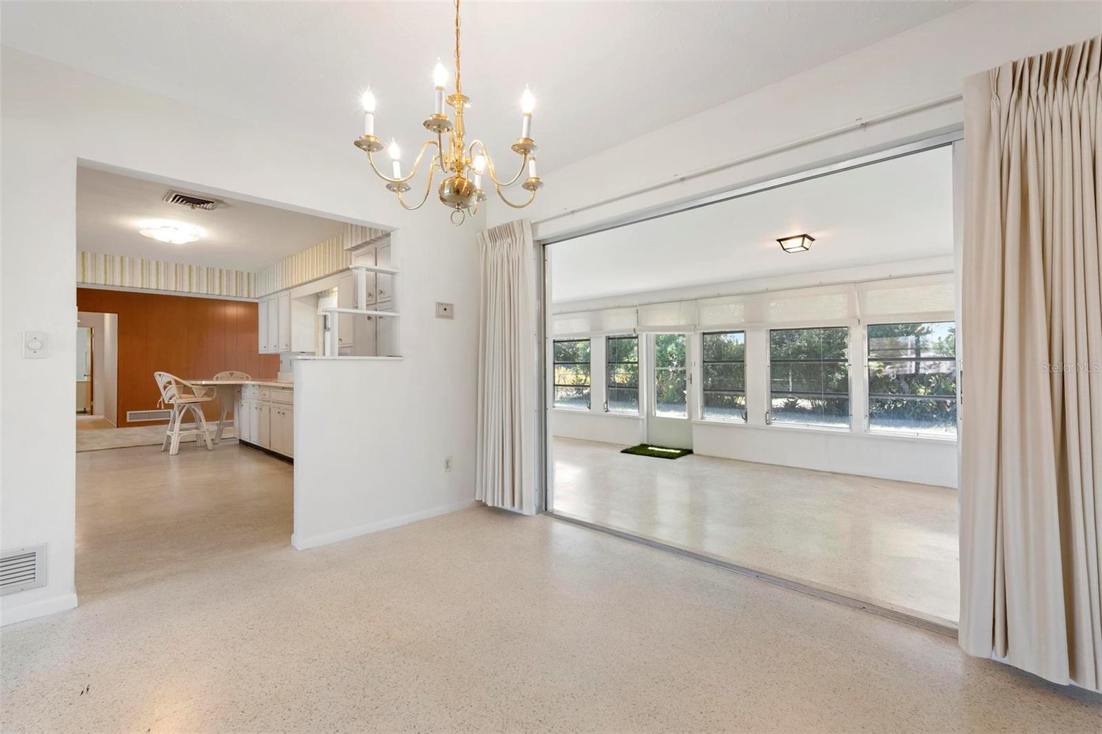 Image 10 of 39 For 3052 Webber Street