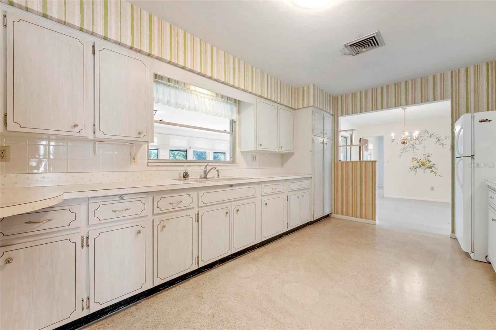 Image 12 of 39 For 3052 Webber Street