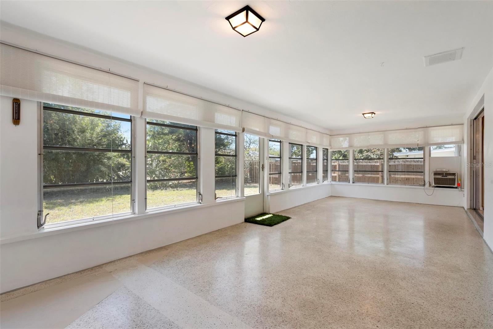 Image 21 of 39 For 3052 Webber Street