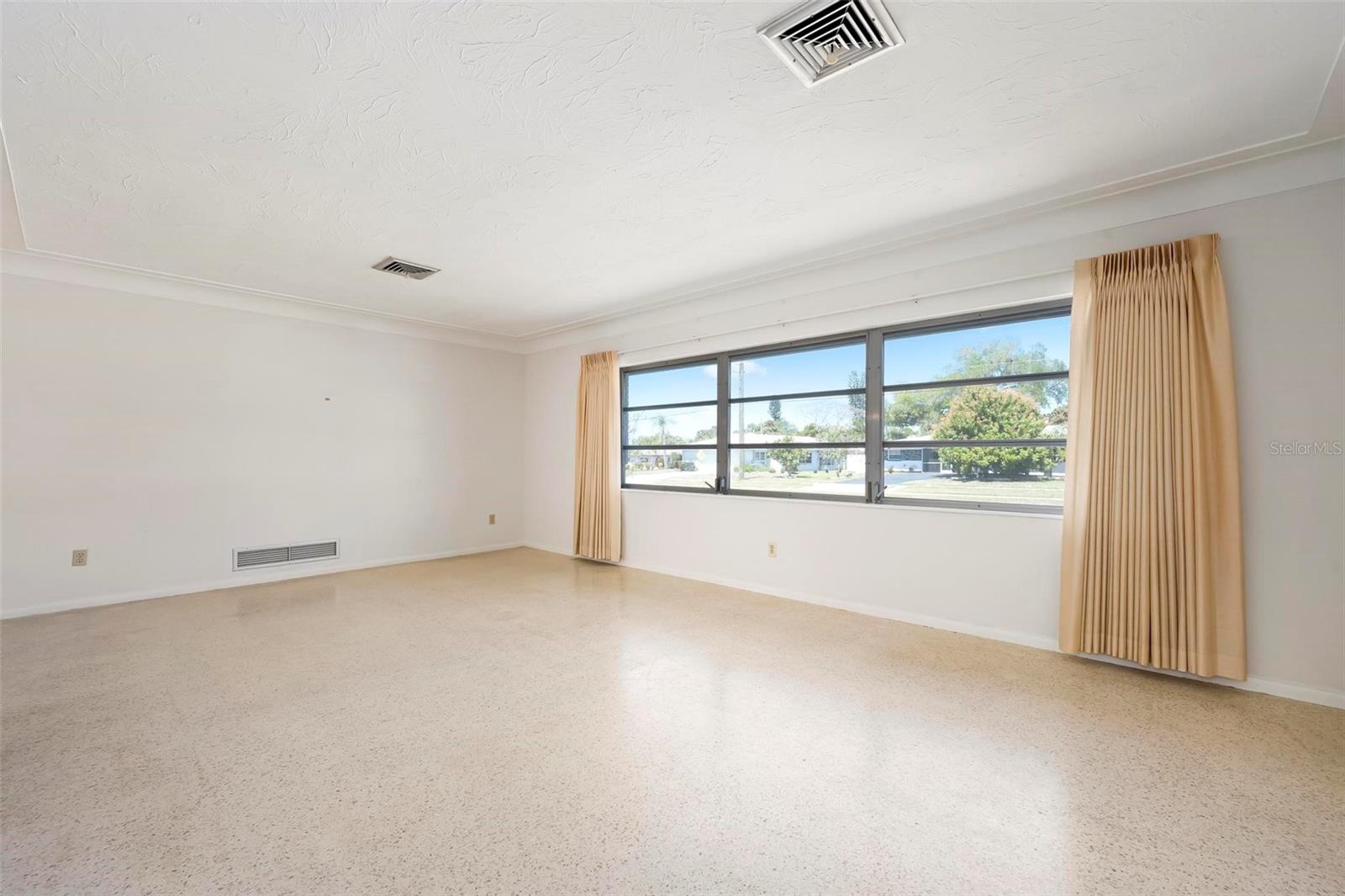 Image 3 of 39 For 3052 Webber Street