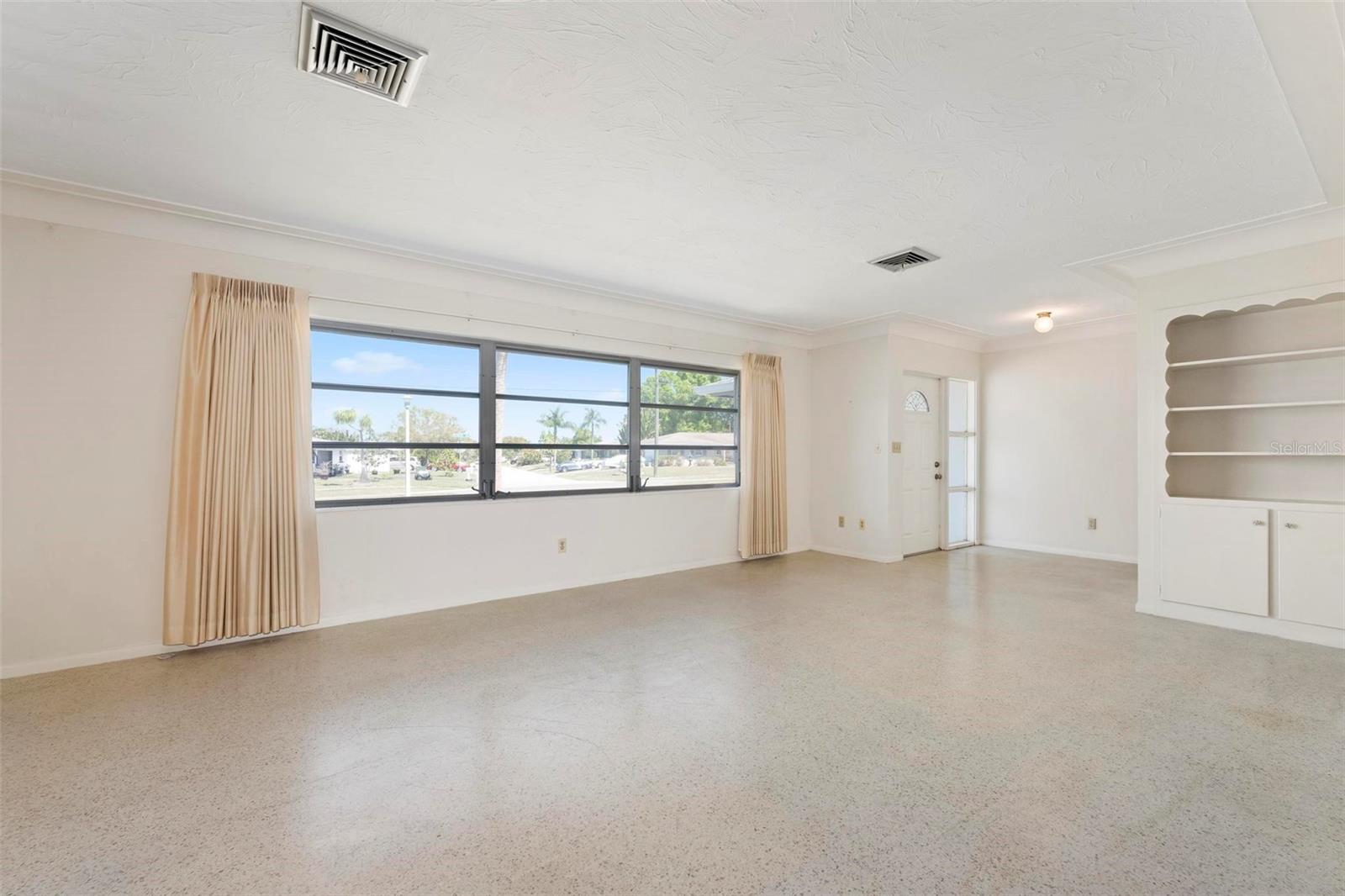 Image 5 of 39 For 3052 Webber Street