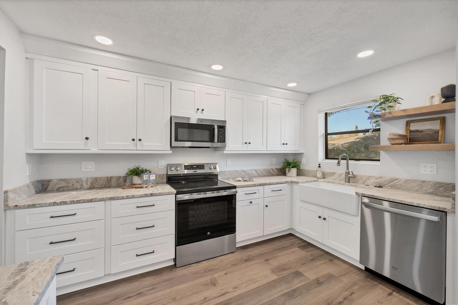 Image 15 of 52 For 4737 Del Rio Way S