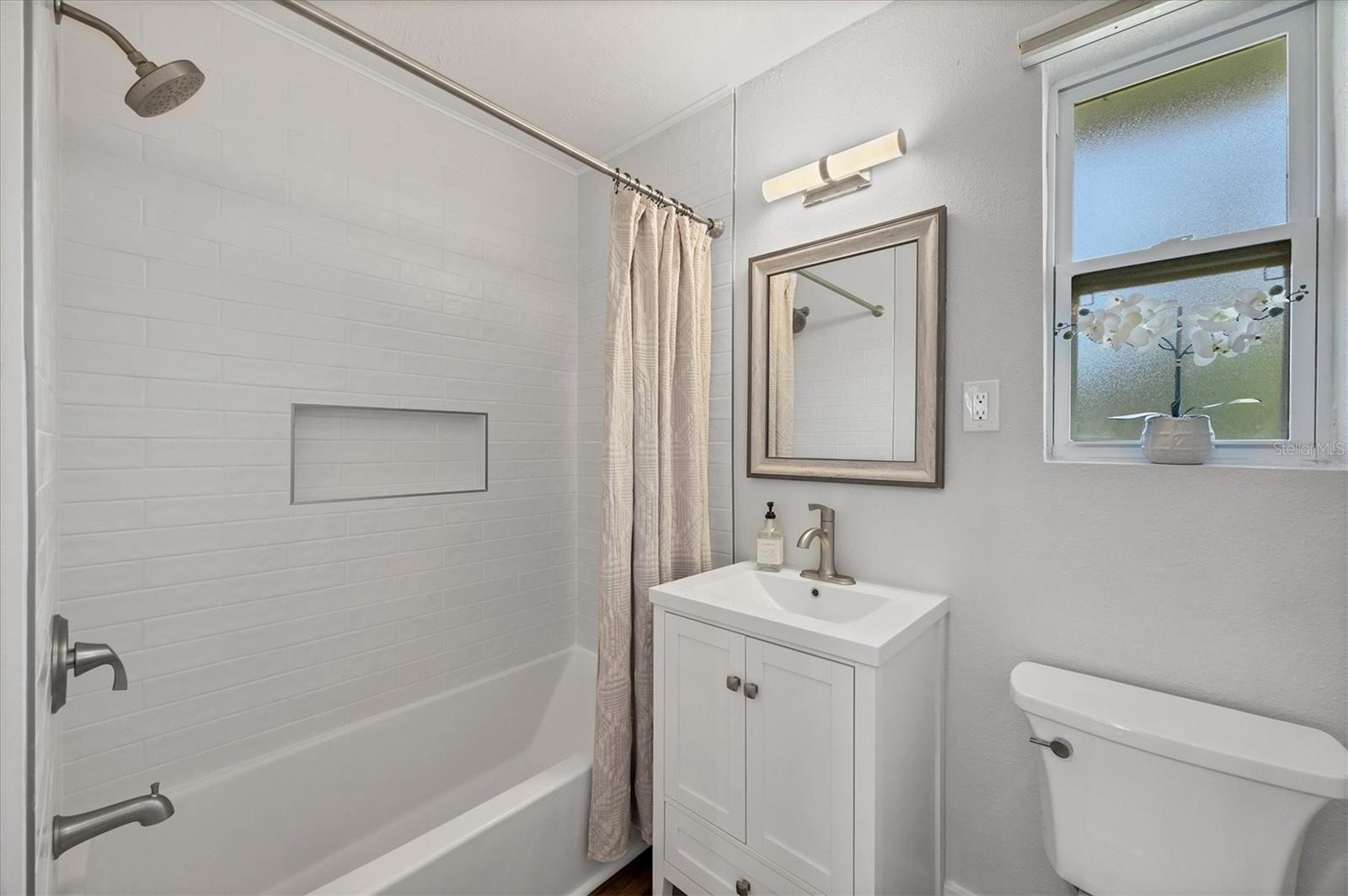 Image 24 of 52 For 4737 Del Rio Way S