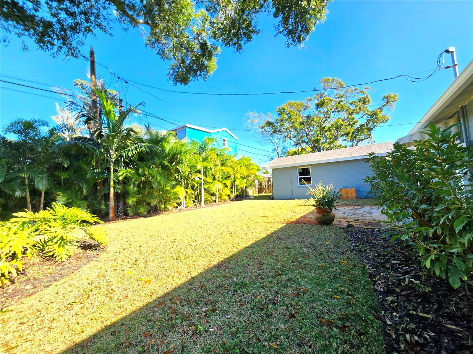 Image 25 of 52 For 4737 Del Rio Way S