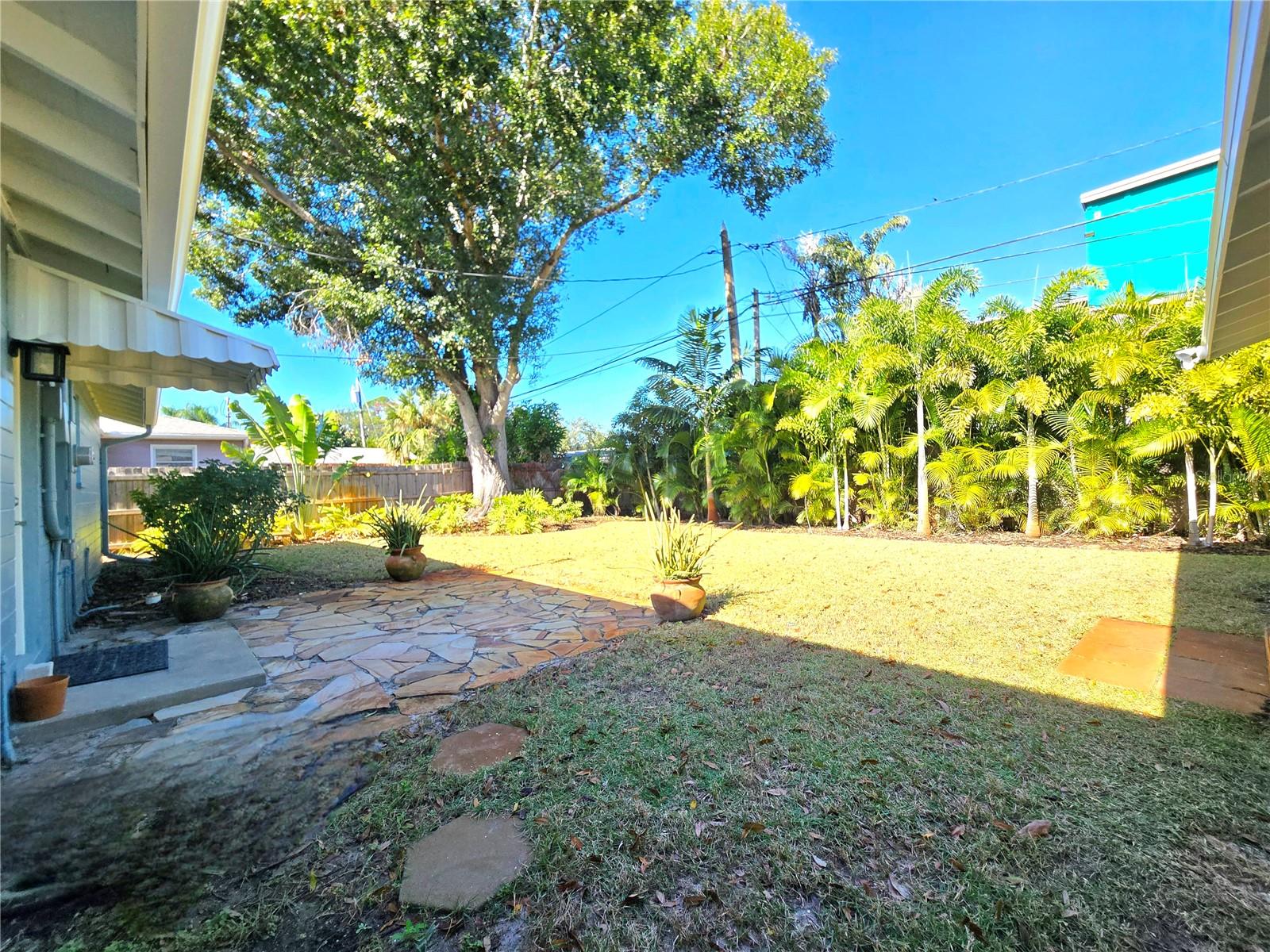 Image 27 of 52 For 4737 Del Rio Way S