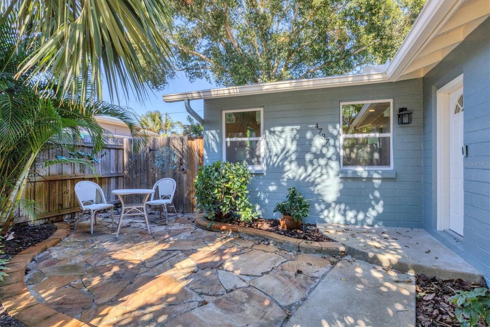 Image 5 of 52 For 4737 Del Rio Way S