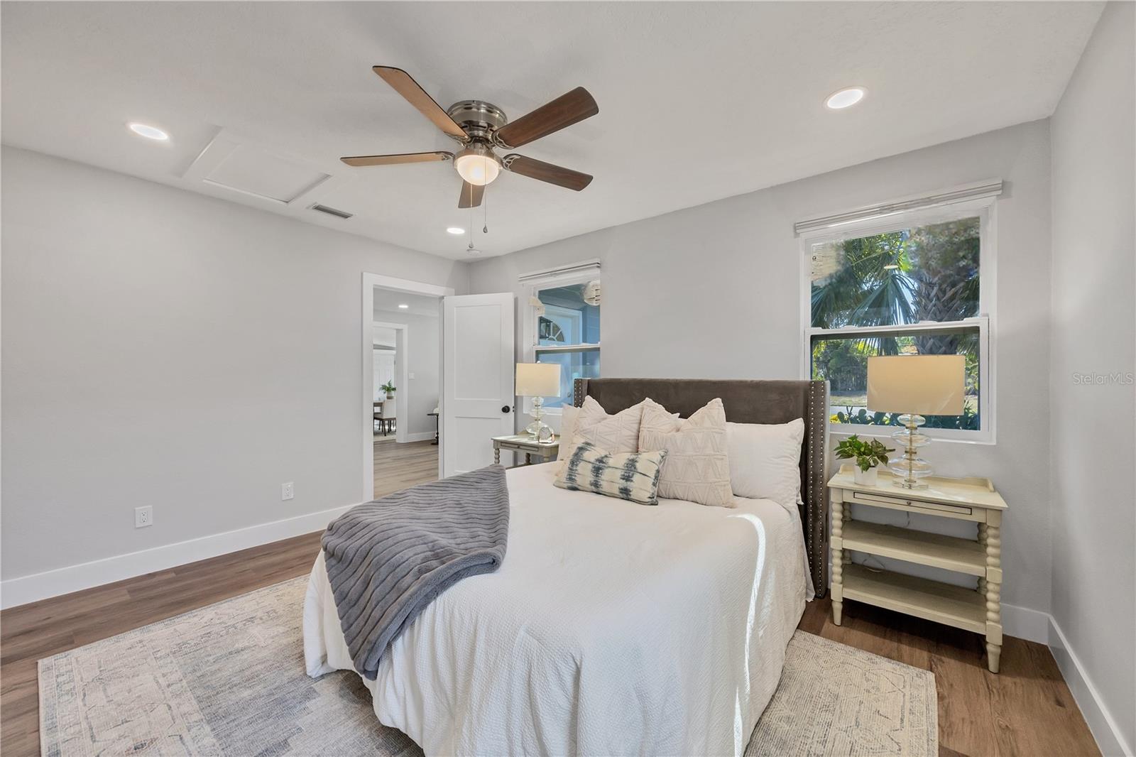 Image 9 of 52 For 4737 Del Rio Way S