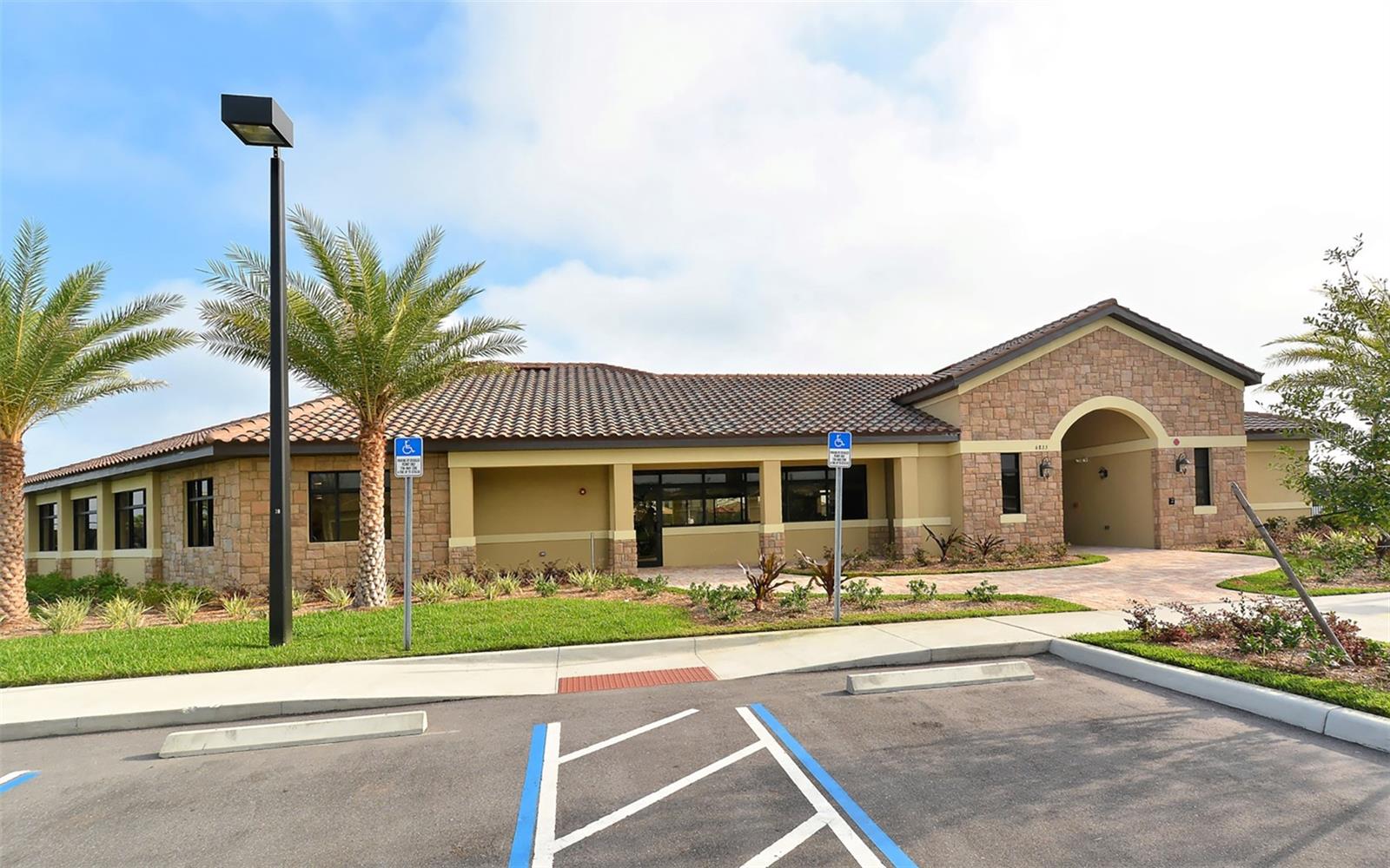 Image 52 of 92 For 6517 Willowshire Way