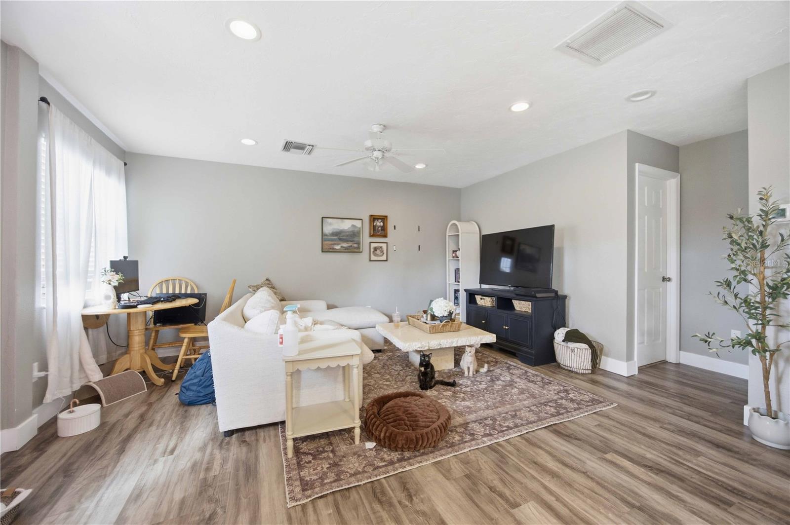 Image 29 of 48 For 16031 Winburn Drive S