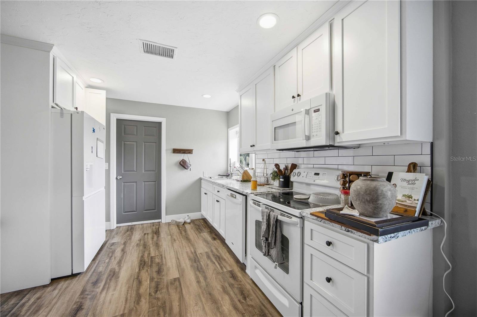 Image 31 of 48 For 16031 Winburn Drive S