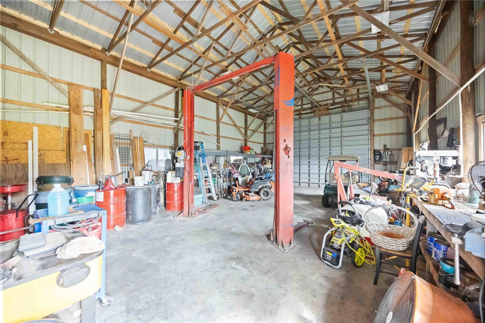 Image 32 of 48 For 16031 Winburn Drive S