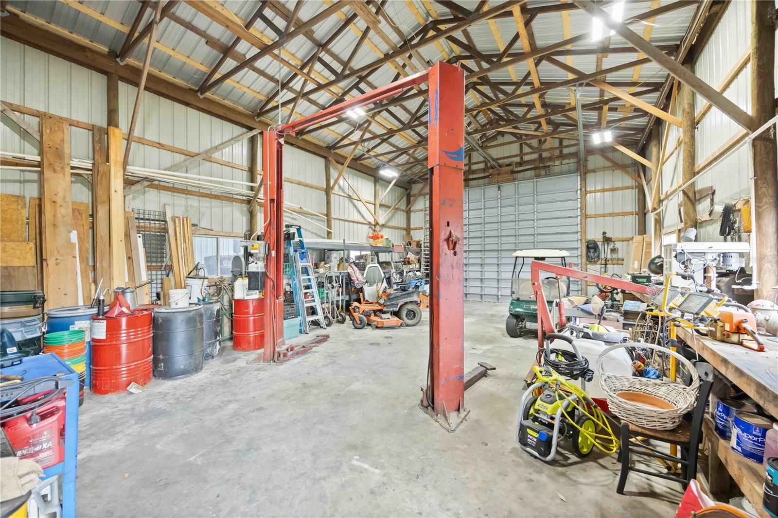 Image 33 of 48 For 16031 Winburn Drive S