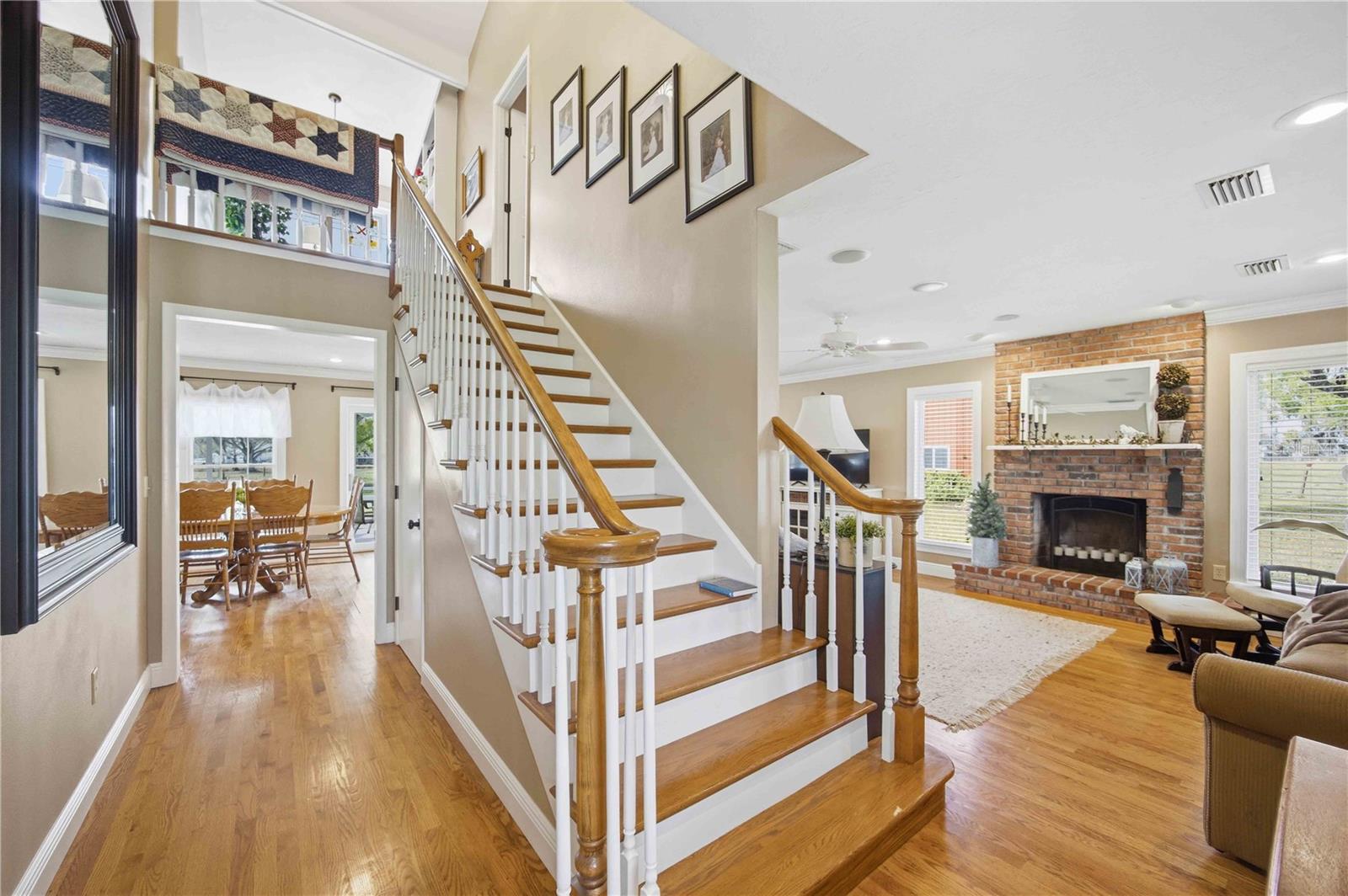 Image 5 of 48 For 16031 Winburn Drive S