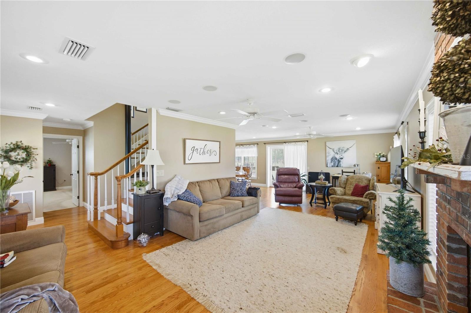 Image 6 of 48 For 16031 Winburn Drive S