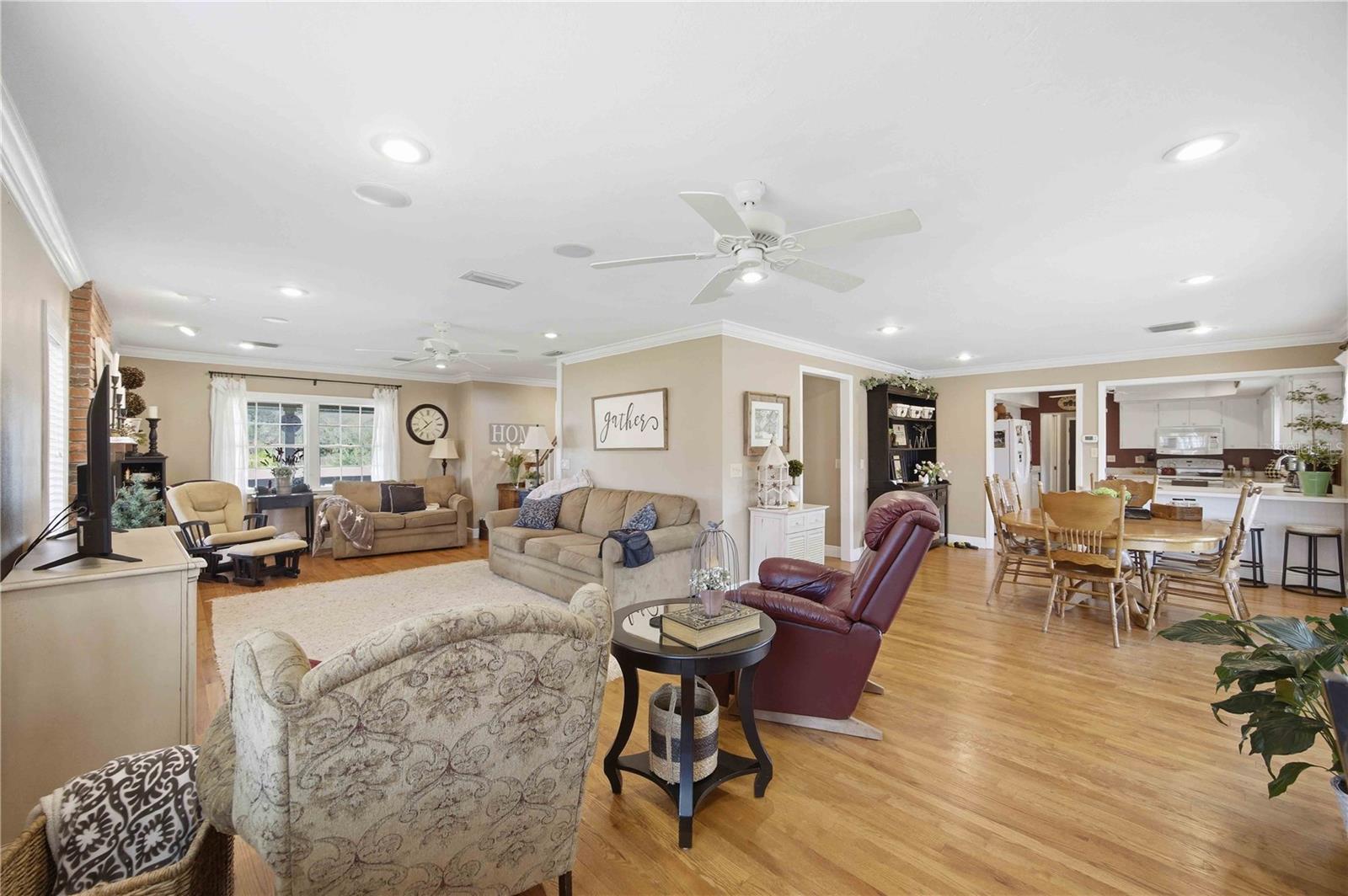 Image 8 of 48 For 16031 Winburn Drive S