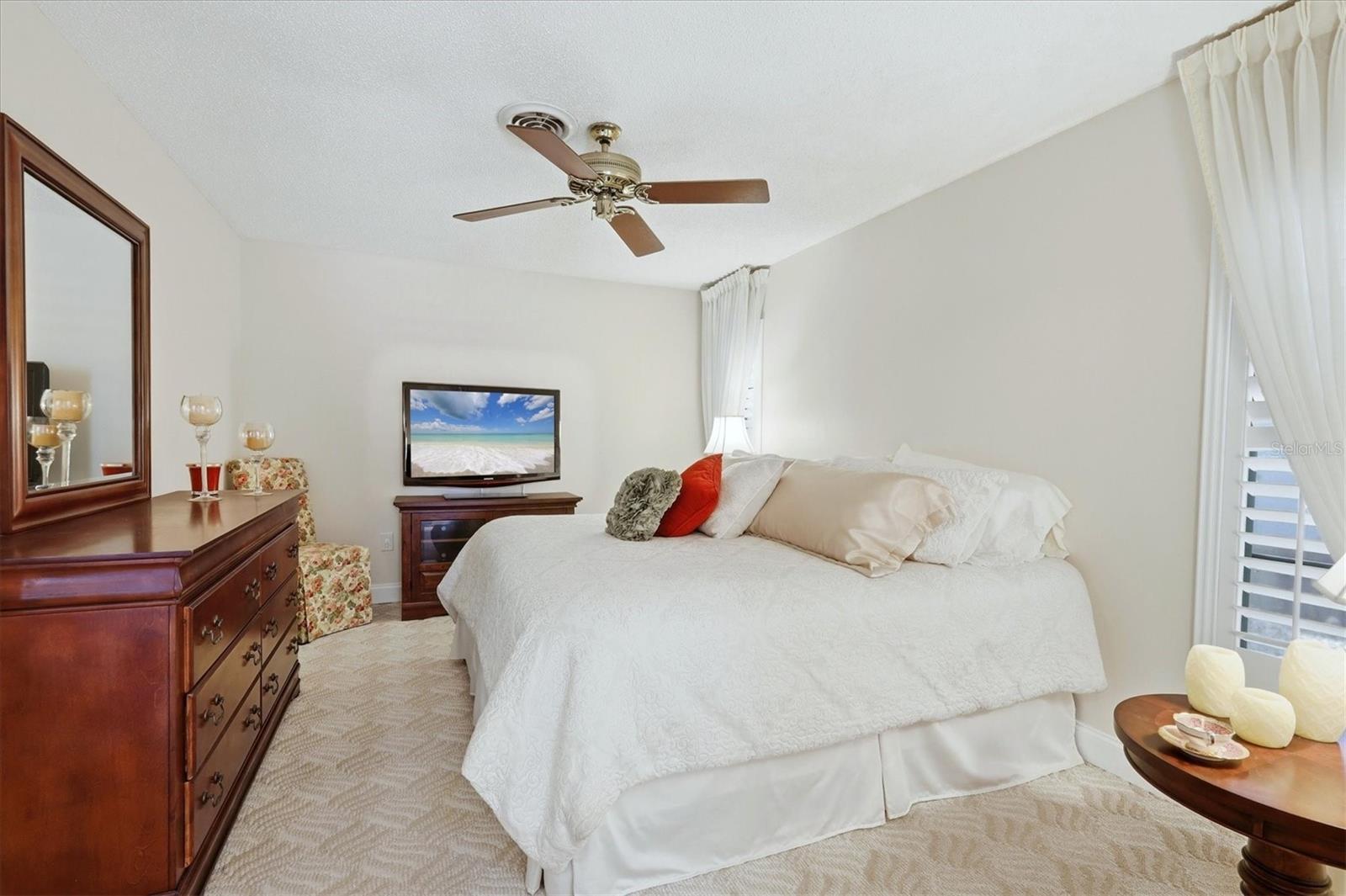 Image 16 of 42 For 8 Bridge Street