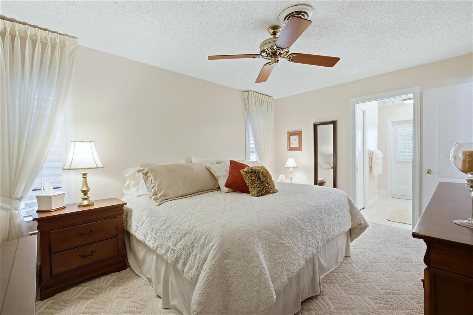 Image 17 of 42 For 8 Bridge Street