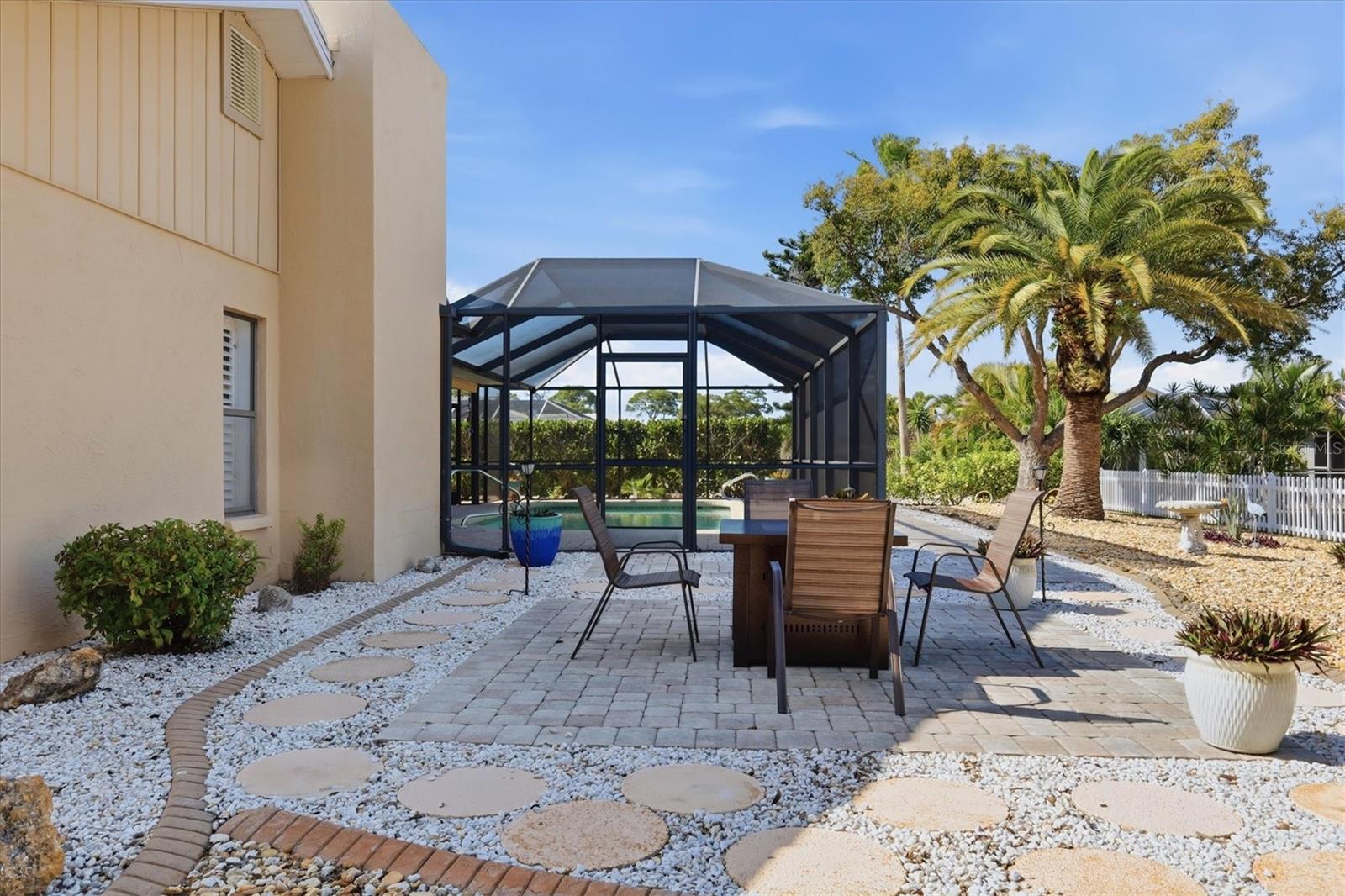 Image 28 of 42 For 8 Bridge Street