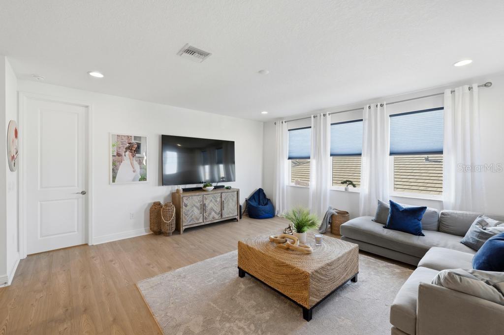 Image 38 of 71 For 17731 Savory Mist Circle