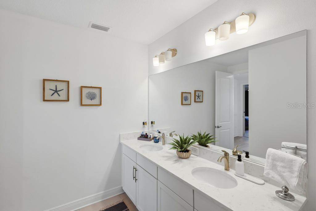 Image 52 of 71 For 17731 Savory Mist Circle