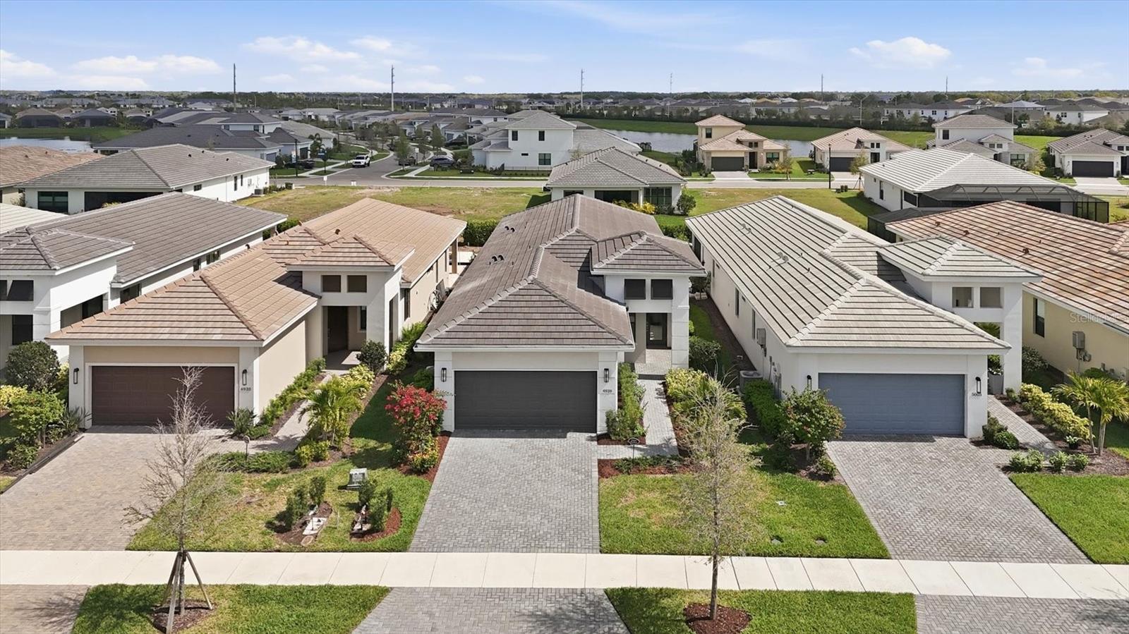 Image 33 of 50 For 4939 Carova Way