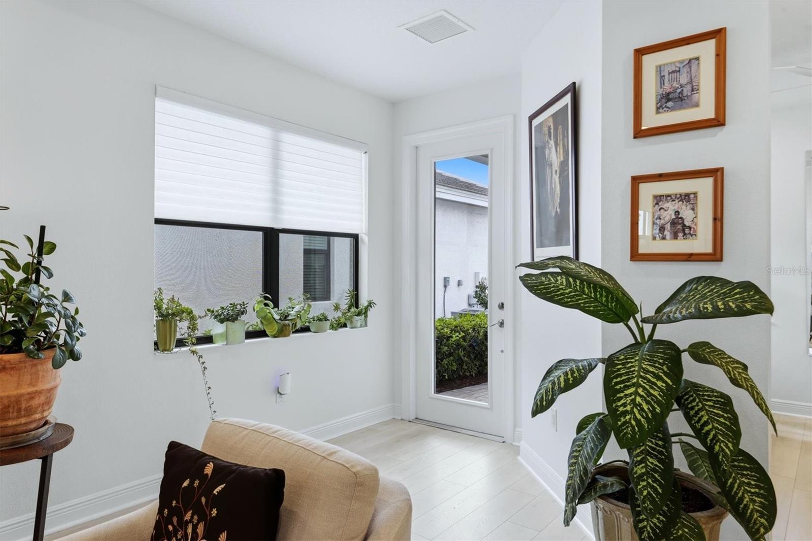 Image 4 of 50 For 4939 Carova Way