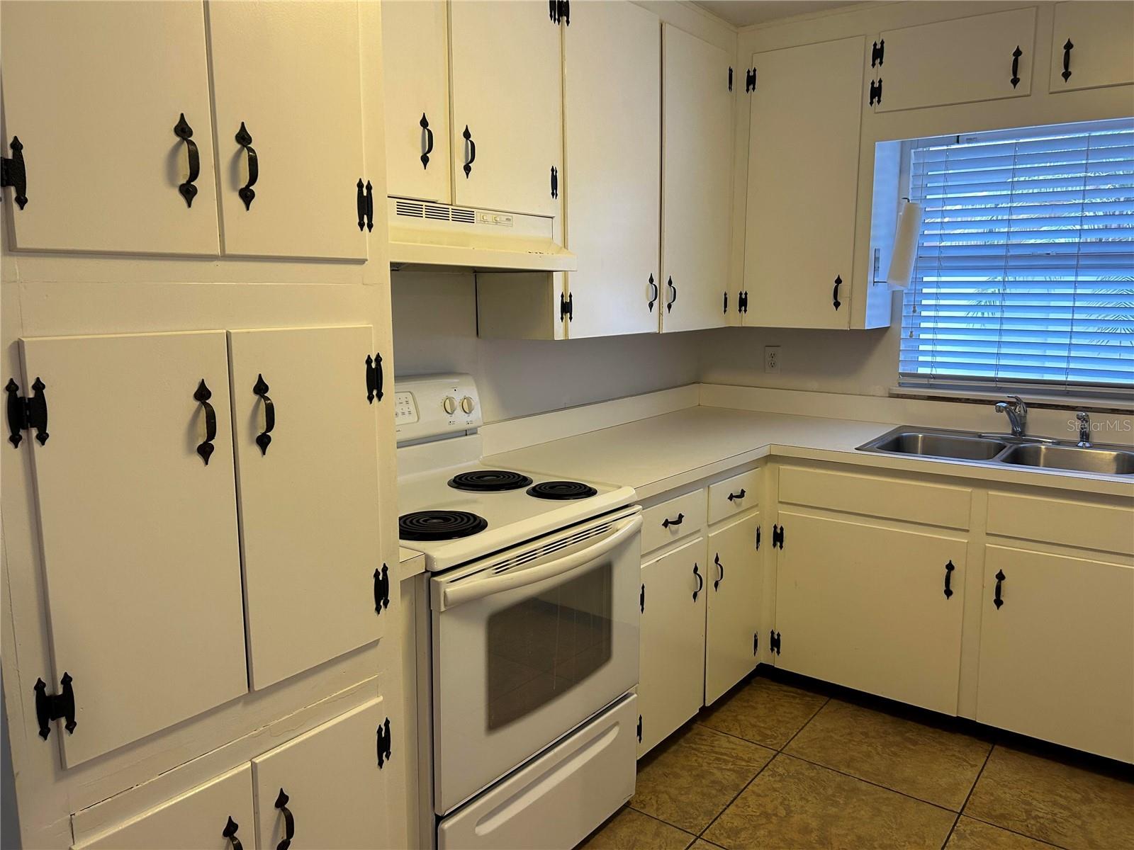 Image 7 of 25 For 2428 Waldemere Street