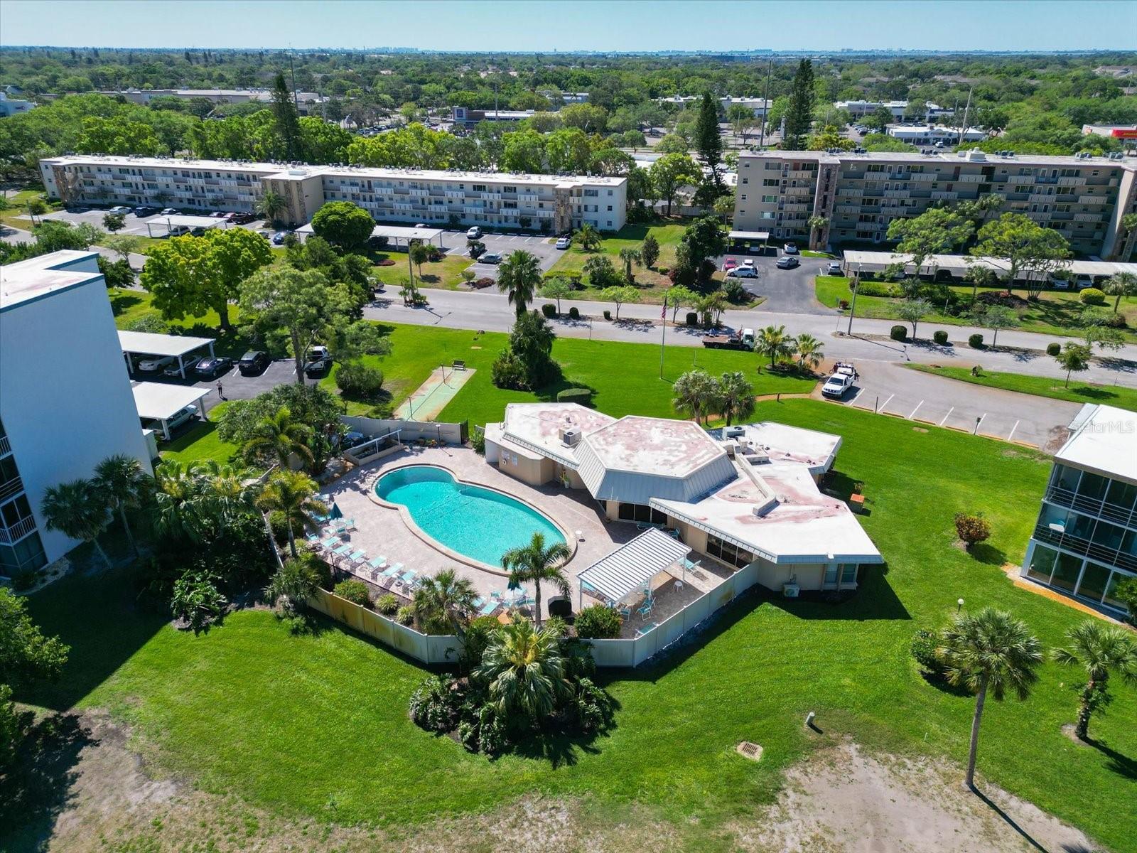 Image 6 of 60 For 4240 Ironwood Circle 406aa