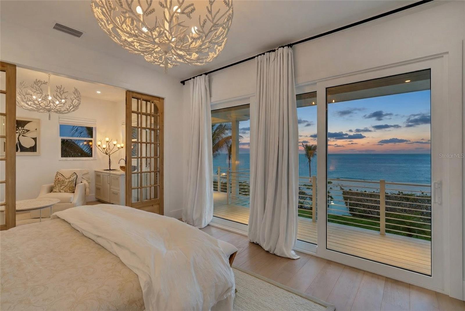 Image 14 of 93 For 321 Casey Key Road