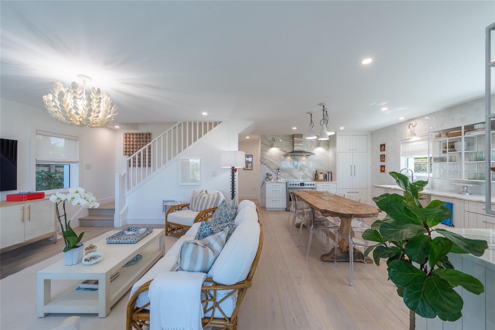 Image 17 of 93 For 321 Casey Key Road