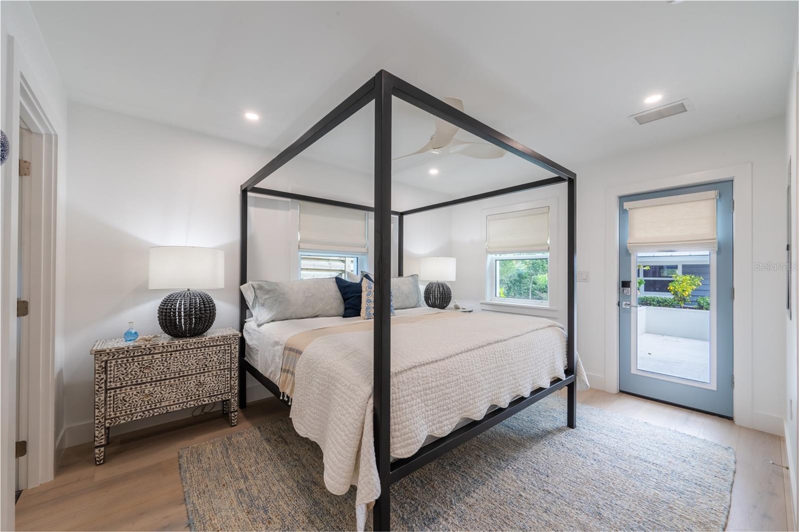 Image 19 of 93 For 321 Casey Key Road